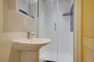 Bedroom One En-Suite- click for photo gallery